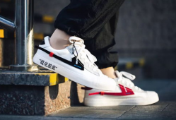 91鞋官方旗舰店直播,潮流新品抢先看，购物狂欢盛宴来袭！